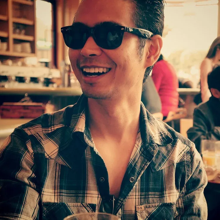 Retrato de Koji Pereira · Google
